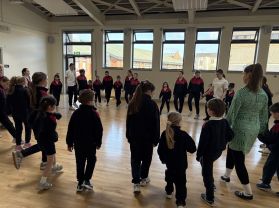 Dancing and planting in Ms Finnegan and Ms Grace’s class 