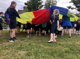 Junior Infants meet up with 5th Class buddies in Mt Eden for some fun activities!